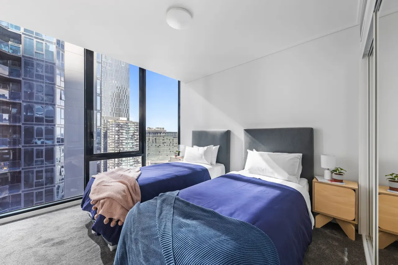 Alana- Penthouse style 3bed/2bath Melbourne Home 18