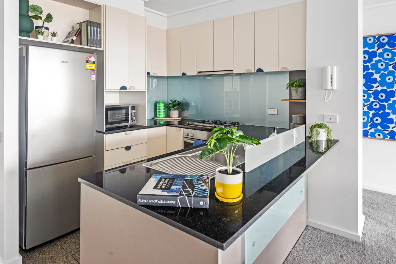 Alana- Penthouse style 3bed/2bath Melbourne Home 8