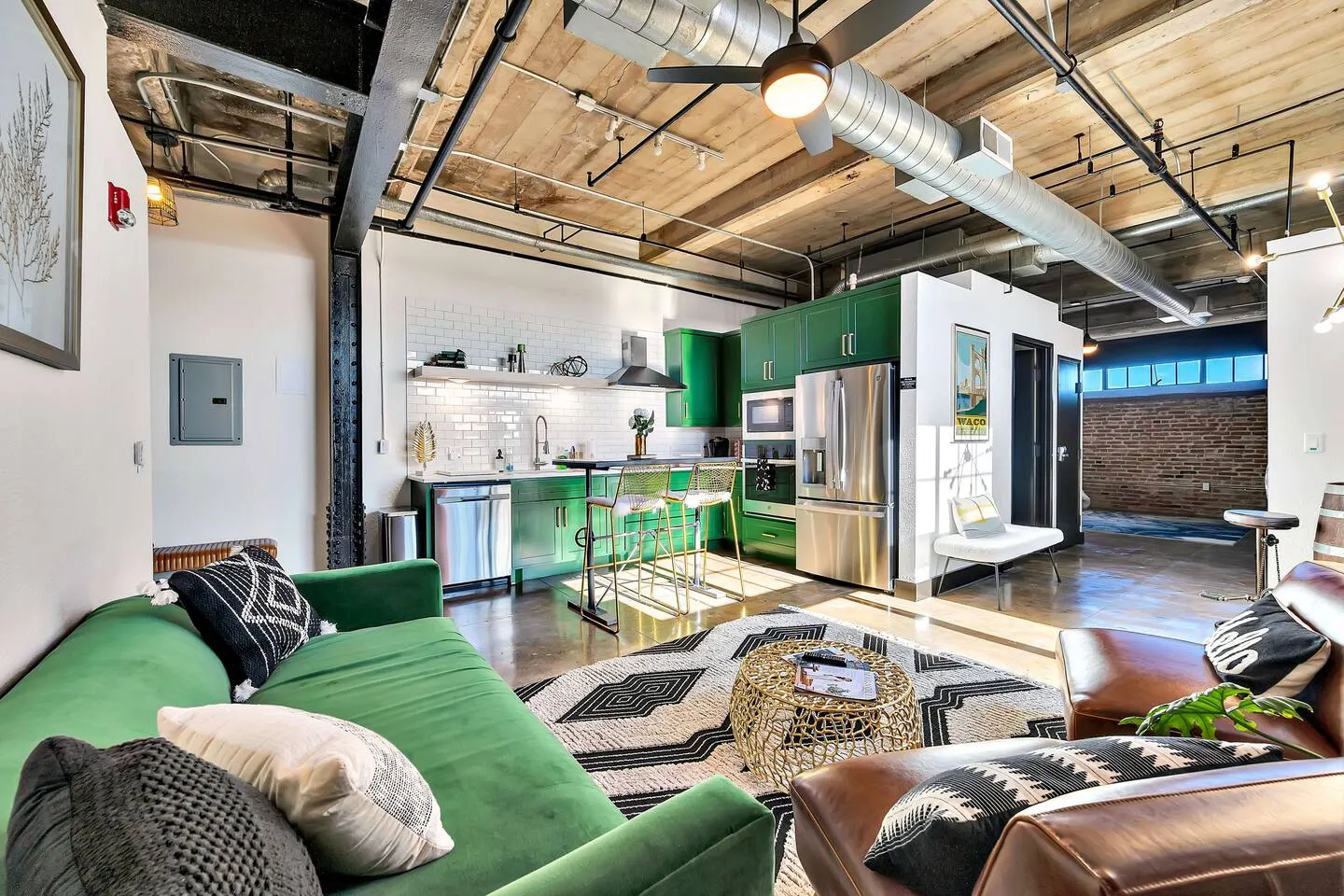 Oso Condo - Walk To The Silos 16