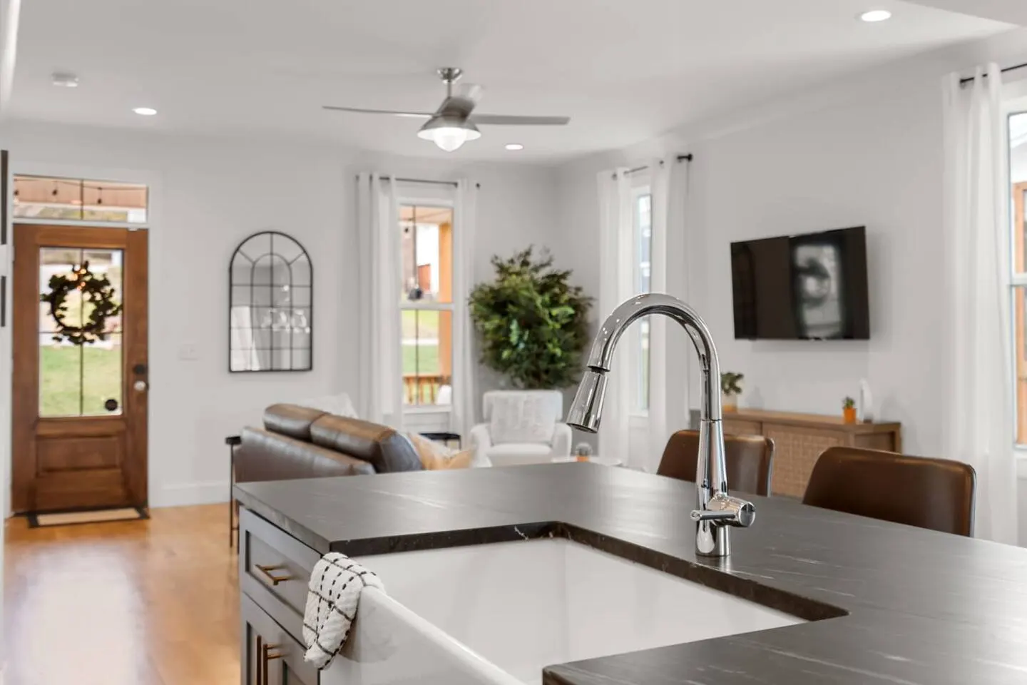 *Nashville* 4BR Farmhouse Monthly-Stay Friendly 14