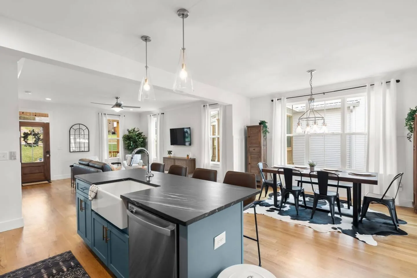 *Nashville* 4BR Farmhouse Monthly-Stay Friendly 15