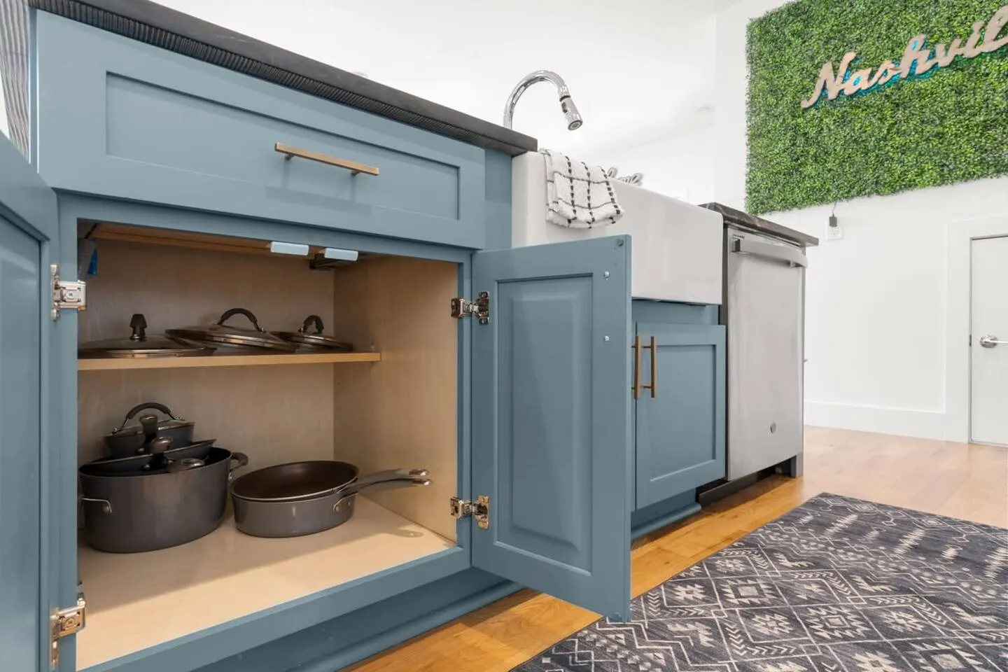 *Nashville* 4BR Farmhouse Monthly-Stay Friendly 16