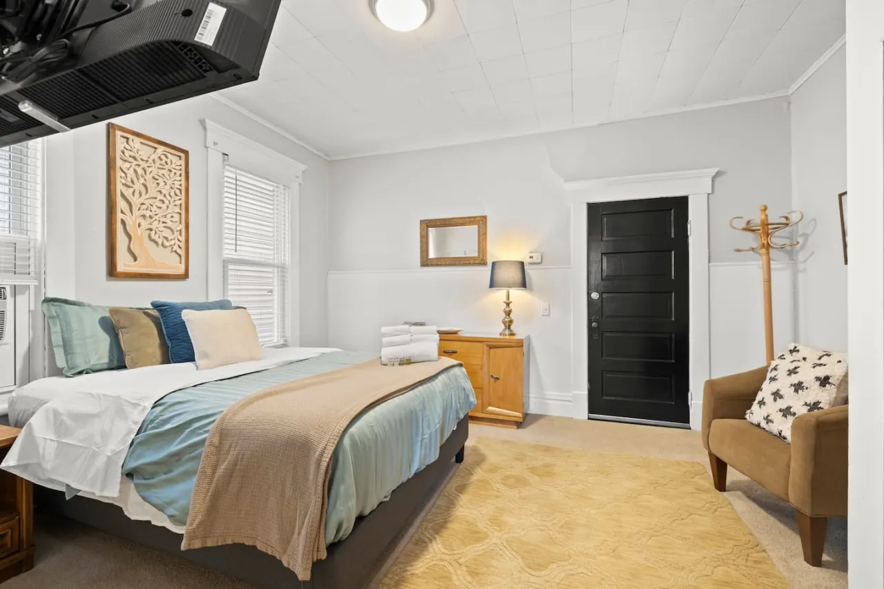 Stylish Campus Oasis 8