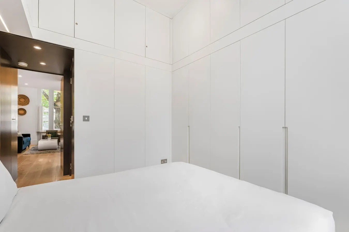 Bayswater Home High Ceilings Transport Links 19