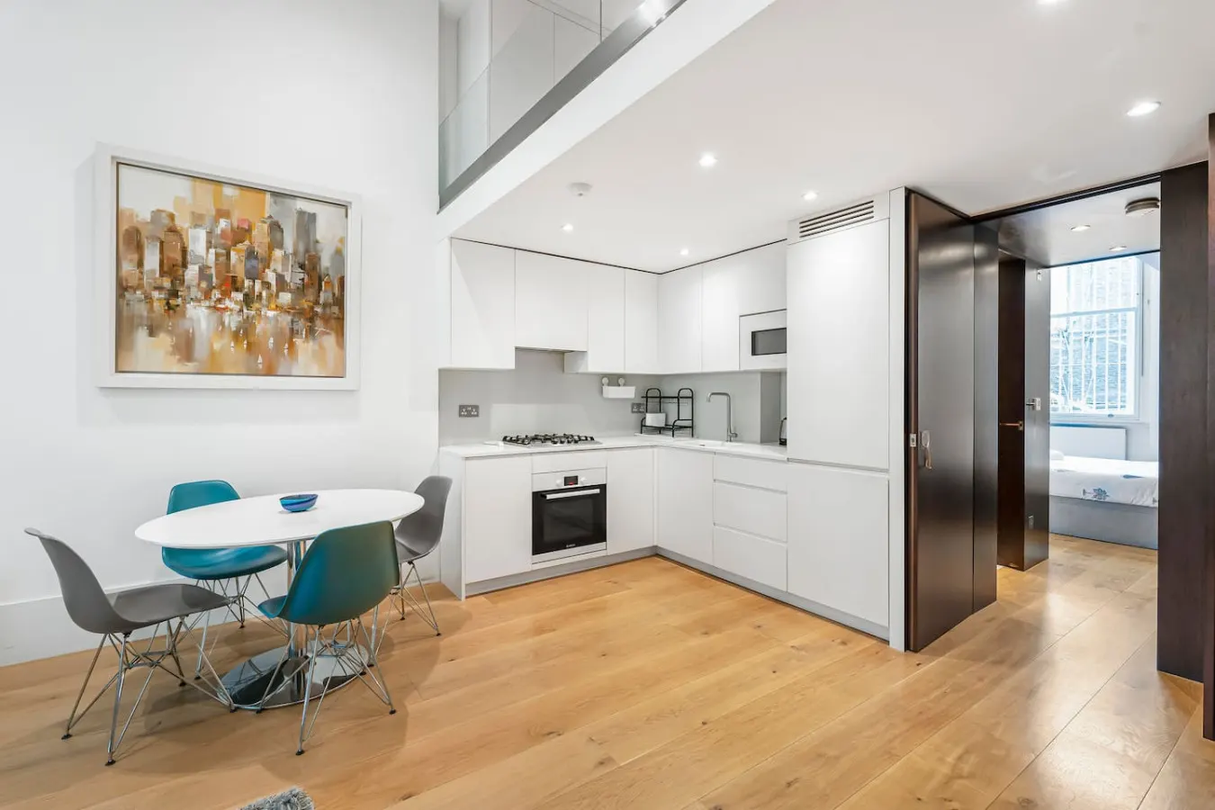 Bayswater Home | High Ceilings | Transport Links — photo 4