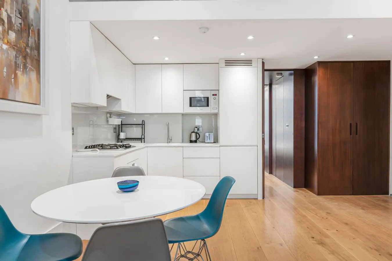 Bayswater Home High Ceilings Transport Links 8