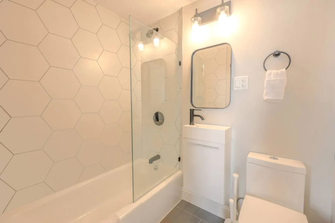 Sleek Studio Apartment in the South End 4