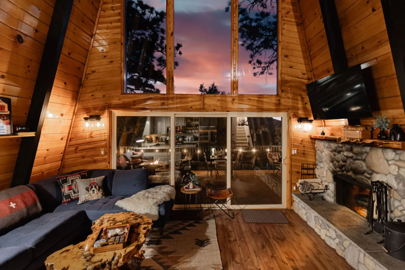 Cozy A-Frame vibes w. Lake & Ski views, AC 16
