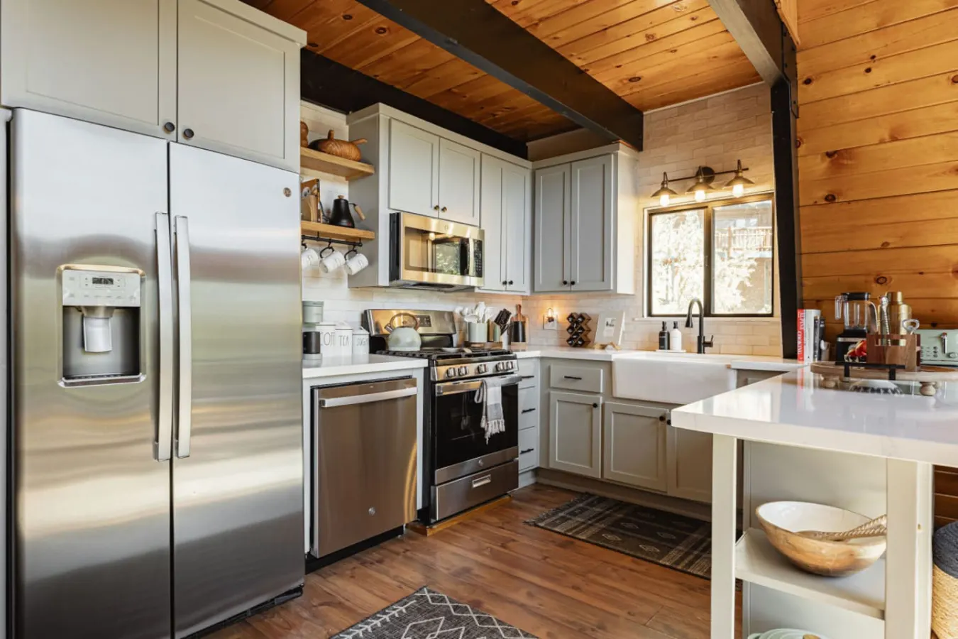 Cozy A-Frame vibes w. Lake & Ski views, AC 20