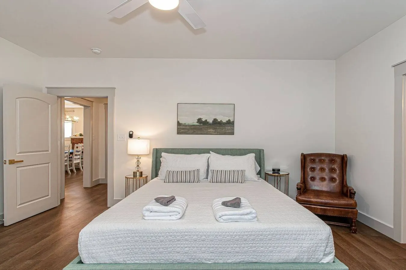 NEW! 4.5 Bedroom Home + Deck >3 min to Downtown 11
