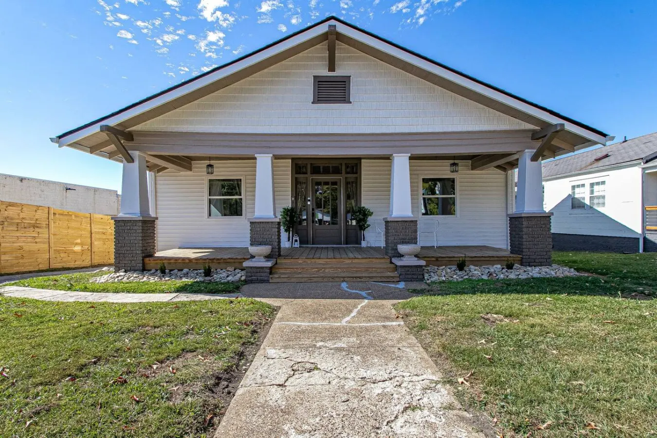 NEW! 4.5 Bedroom Home + Deck >3 min to Downtown 19