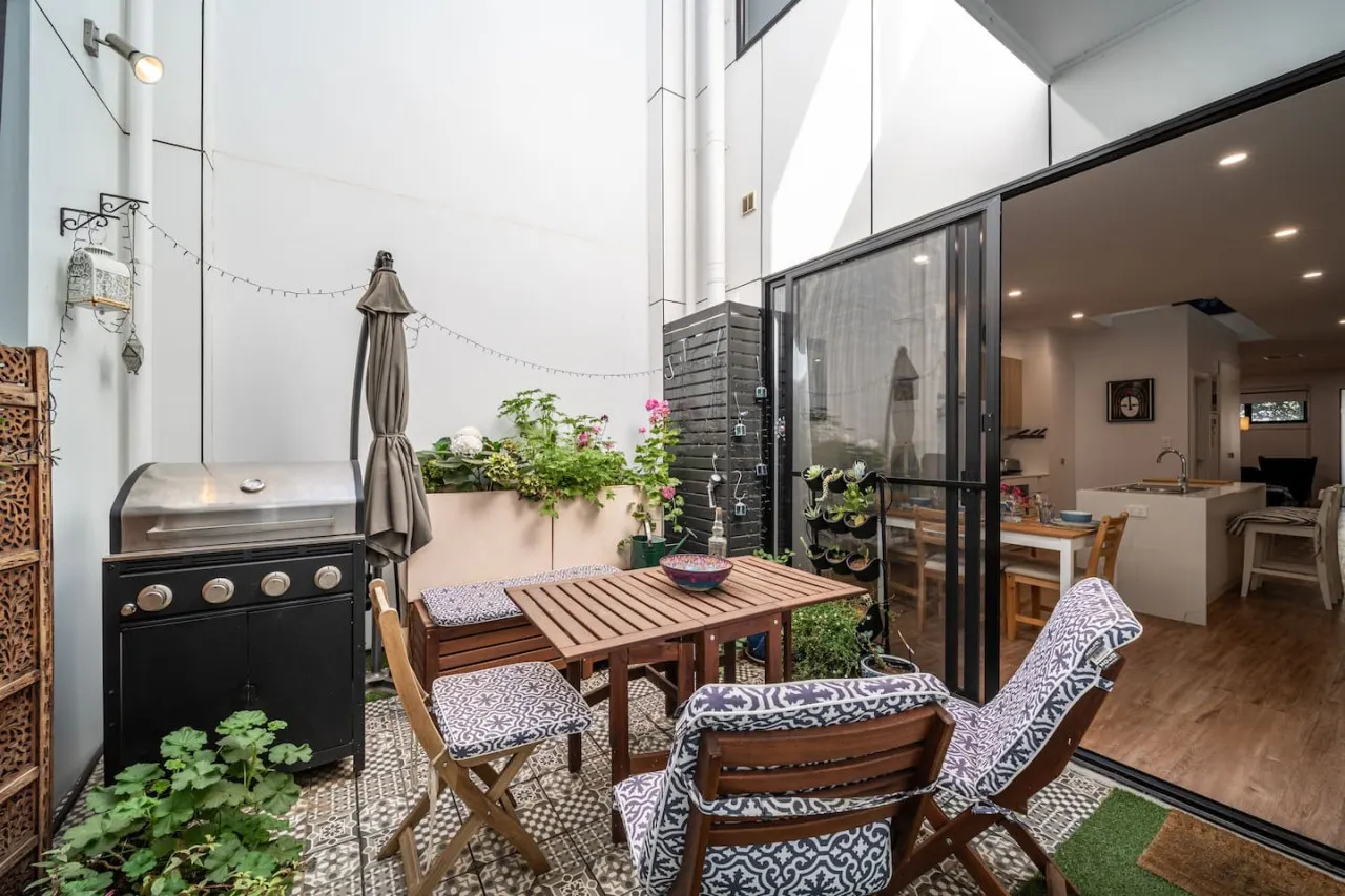 Kashida - Persian-Style Townhouse with Office