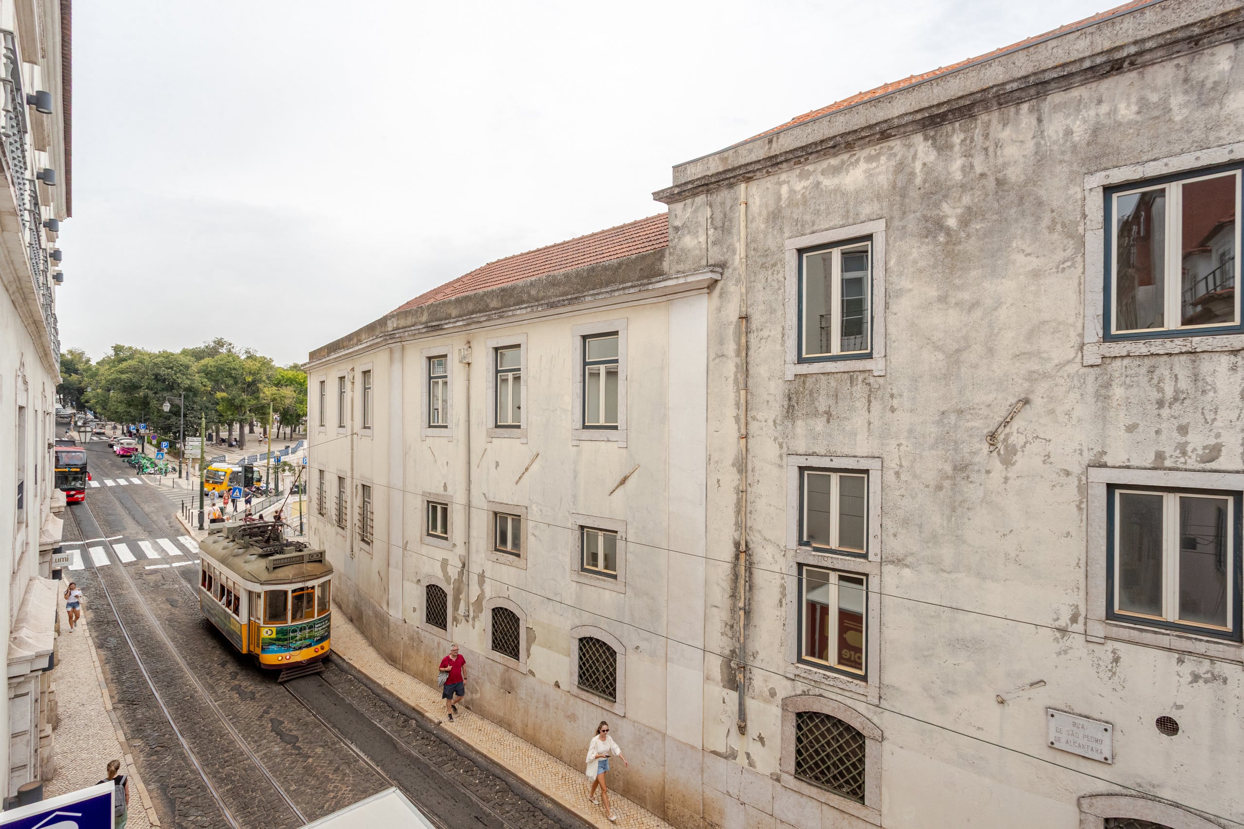 Lisbon Heart Pulse Stays 34