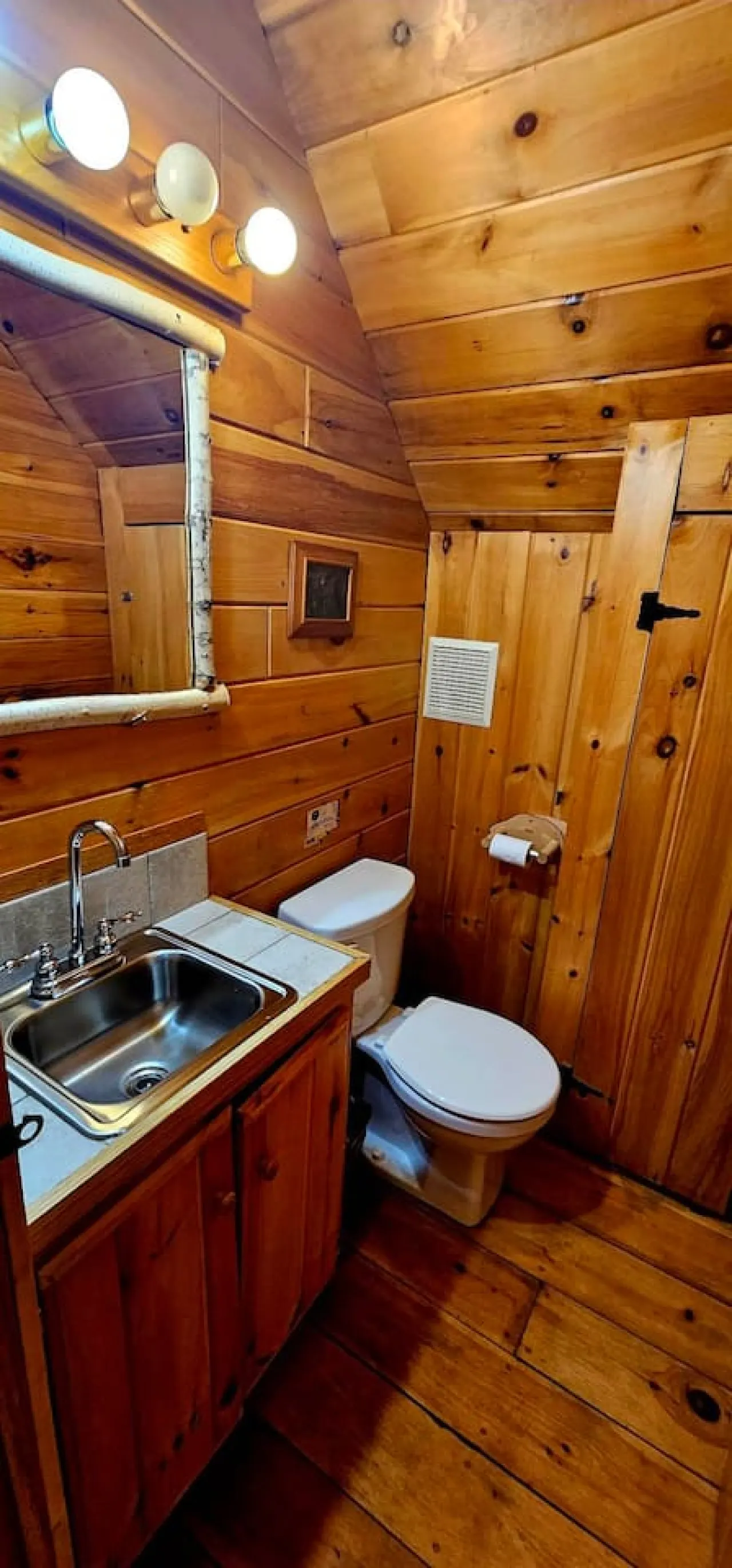 Tomhegan Cabin 16