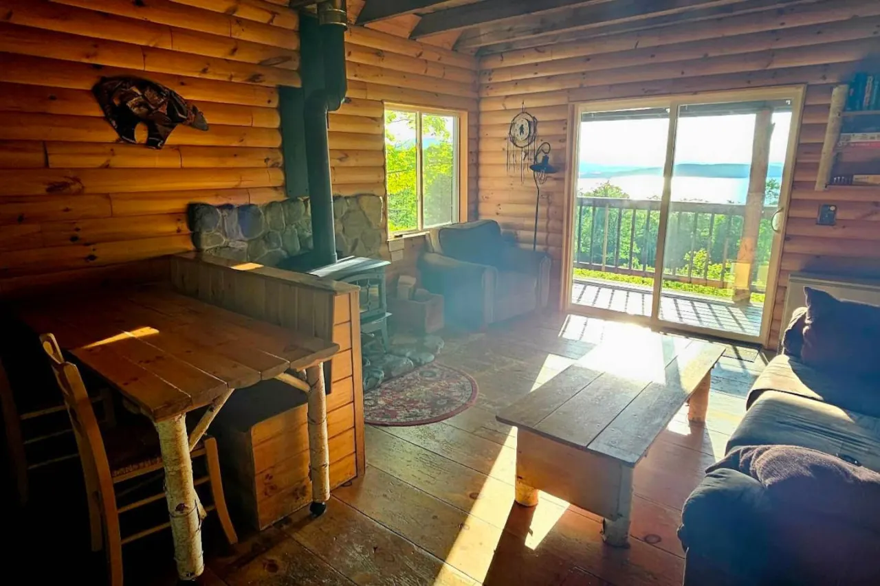 Tomhegan Cabin — photo 3