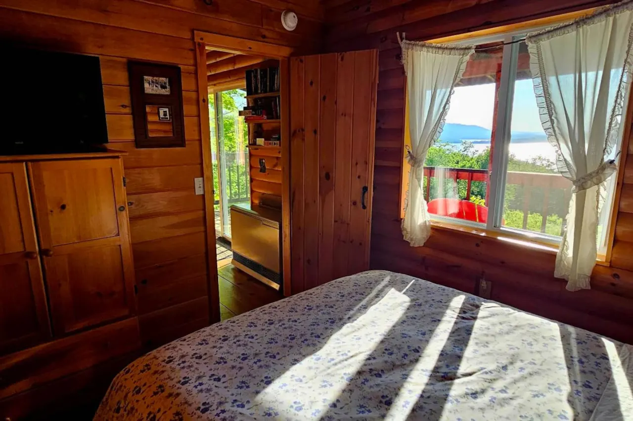 Tomhegan Cabin 6