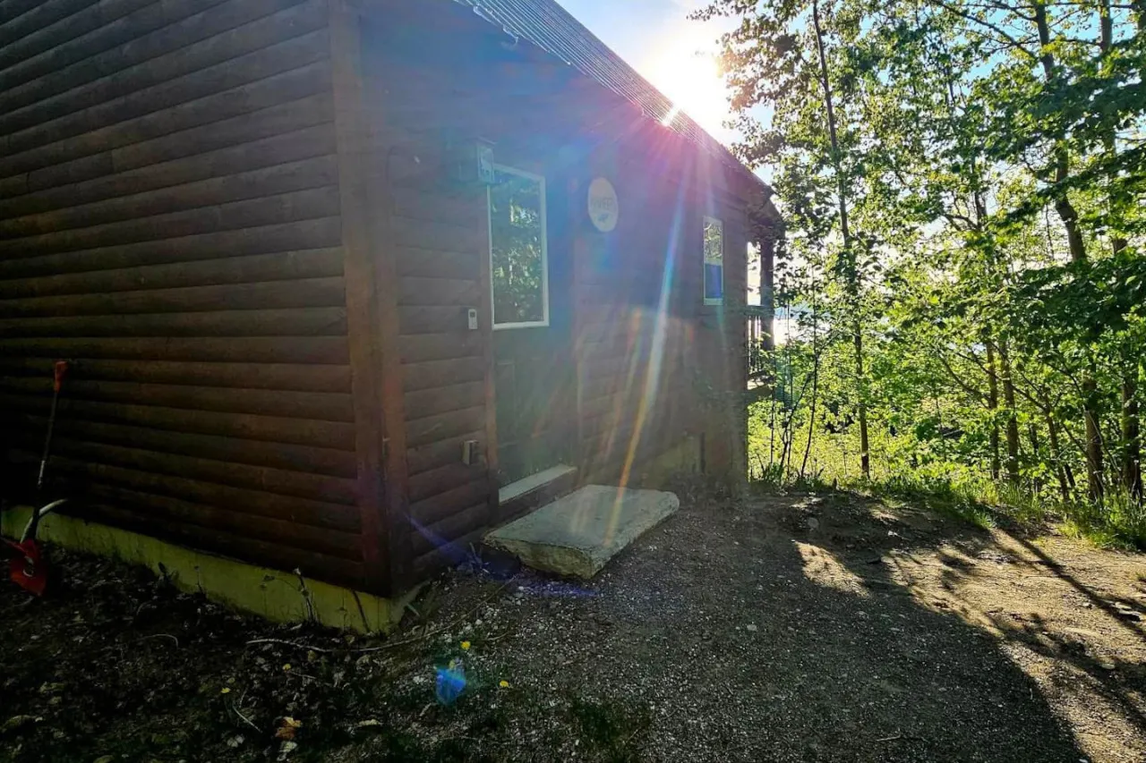 Tomhegan Cabin 8