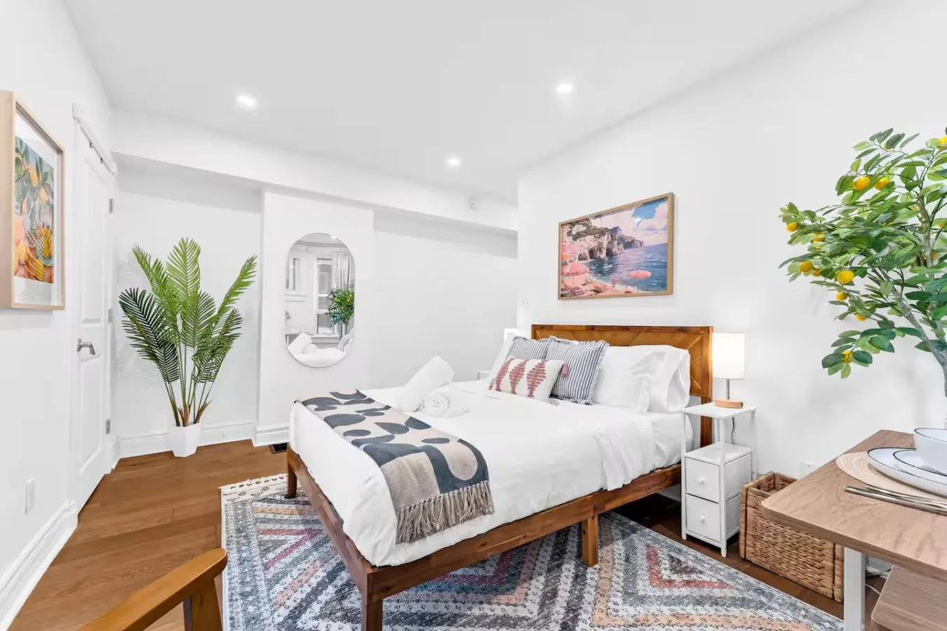 Stylish Bachelor Toronto Beaches Free Parking 10