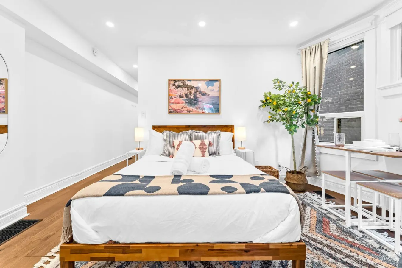 Stylish Bachelor Toronto Beaches Free Parking 11