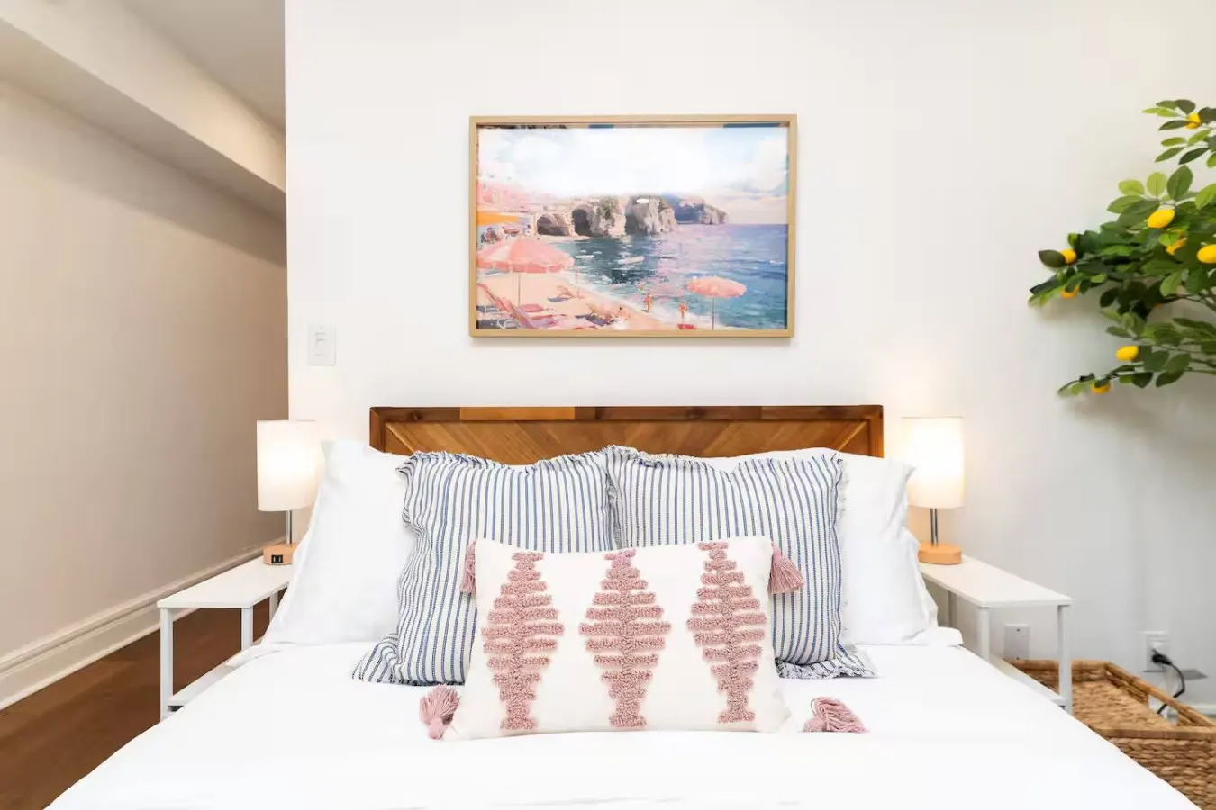 Stylish Bachelor Toronto Beaches Free Parking 12