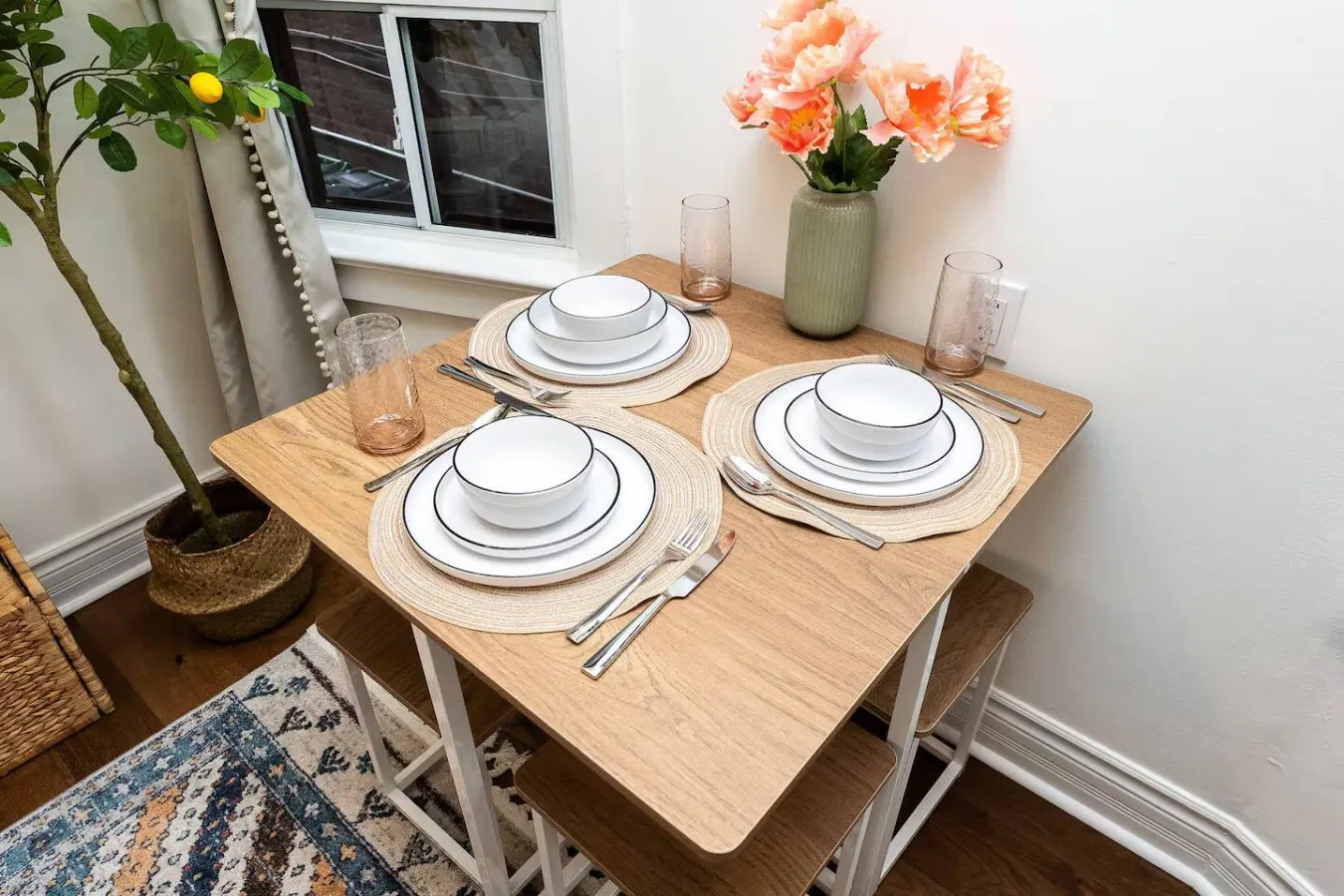 Stylish Bachelor Toronto Beaches Free Parking 14