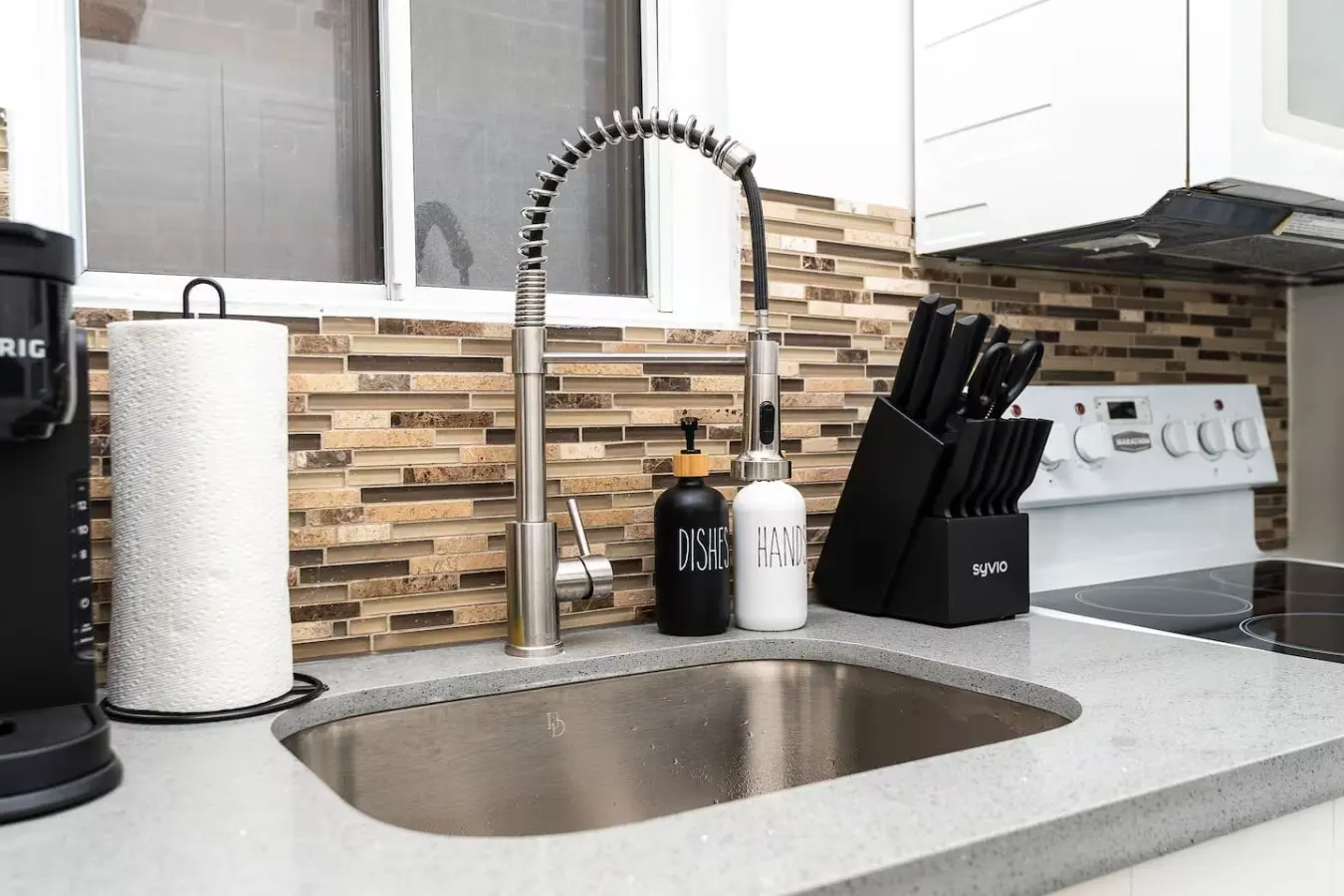 Stylish Bachelor Toronto Beaches Free Parking 16