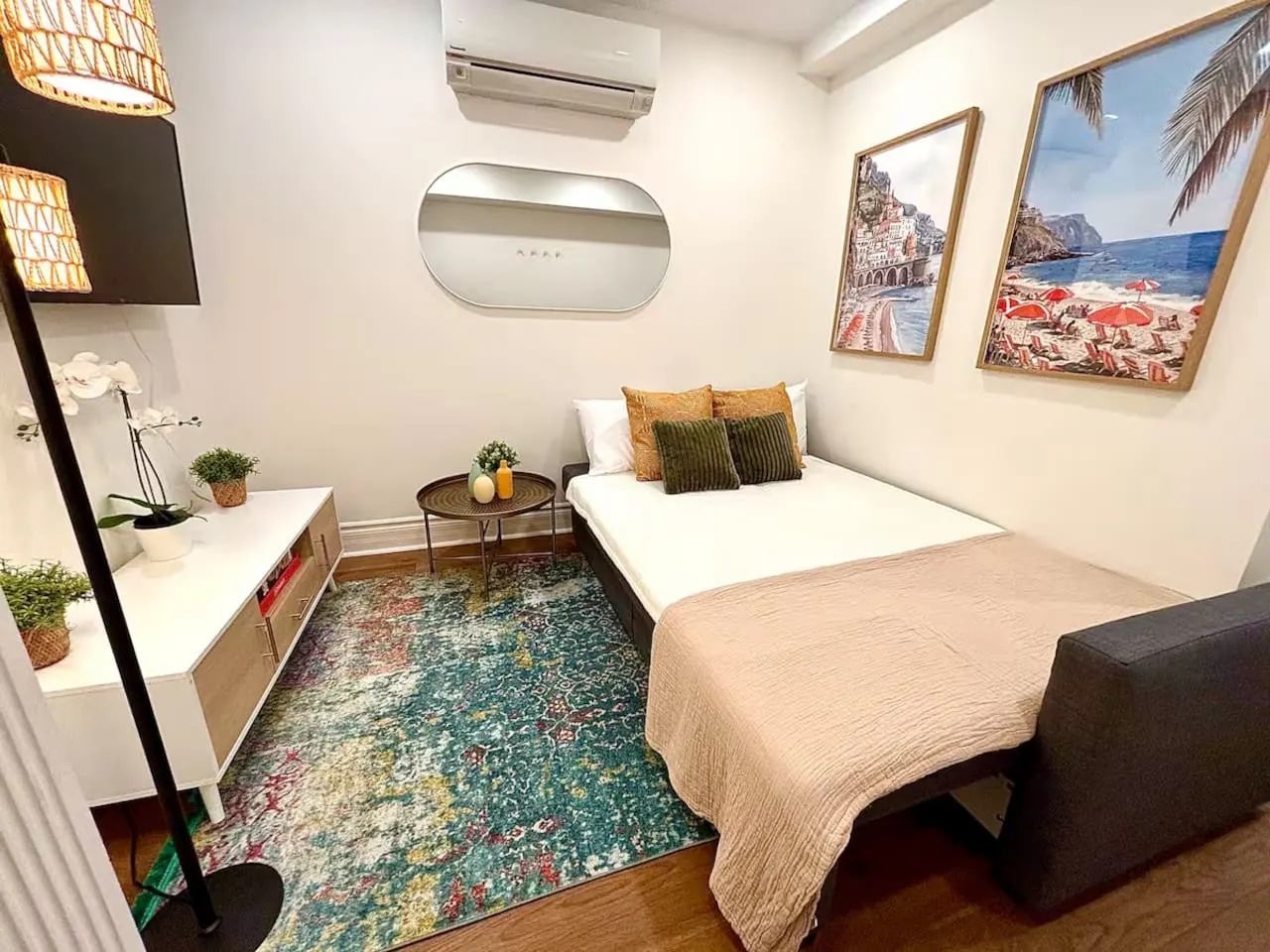 Stylish Bachelor Toronto Beaches Free Parking 5