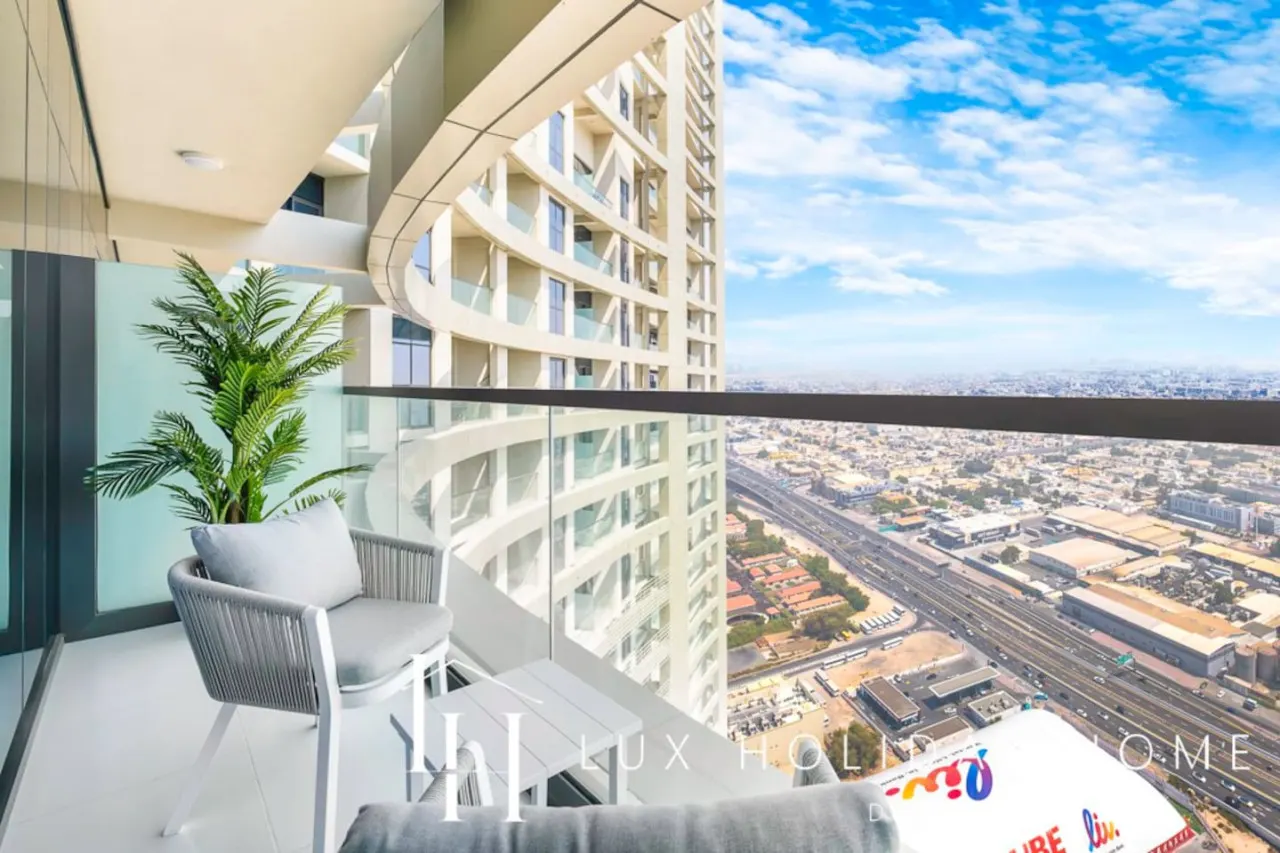 LUX The Aykon Suite 10