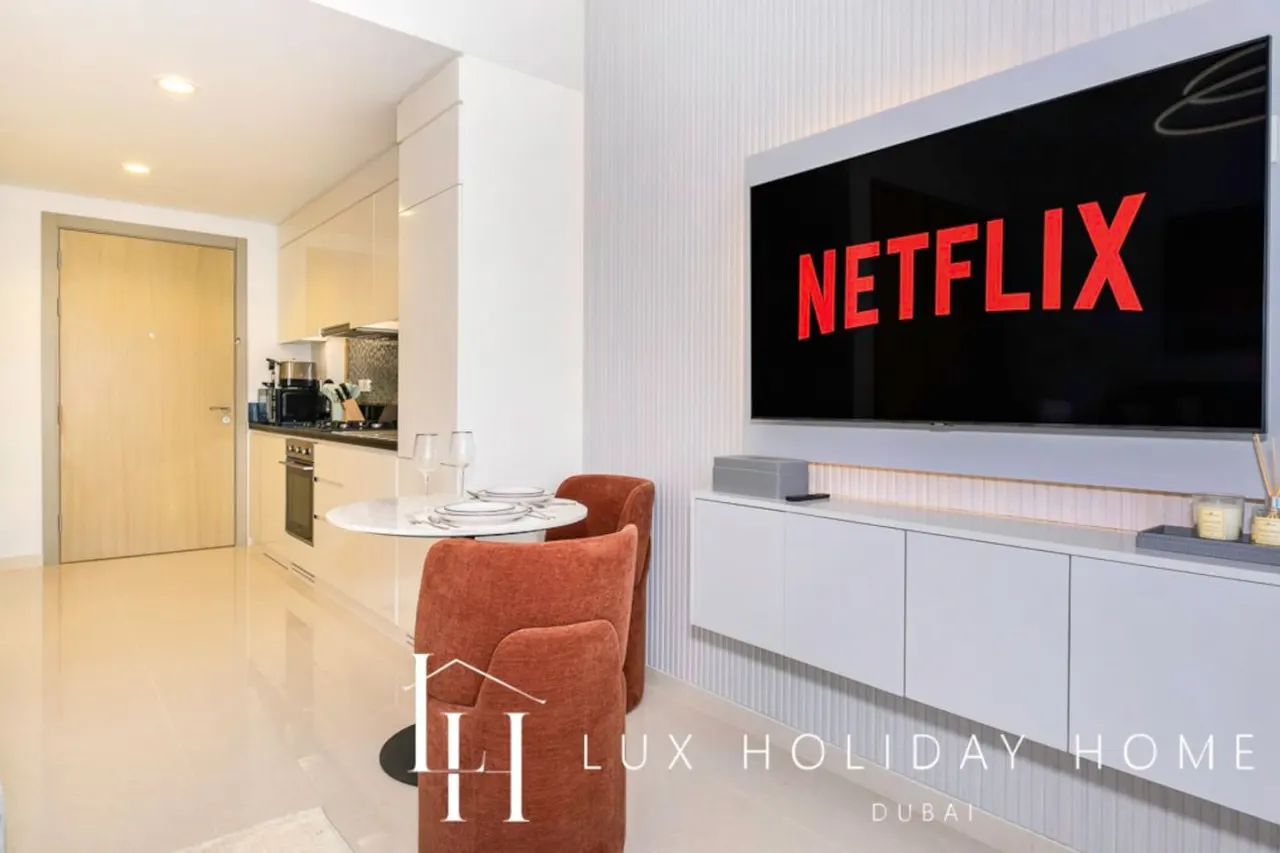 LUX The Aykon Suite 6