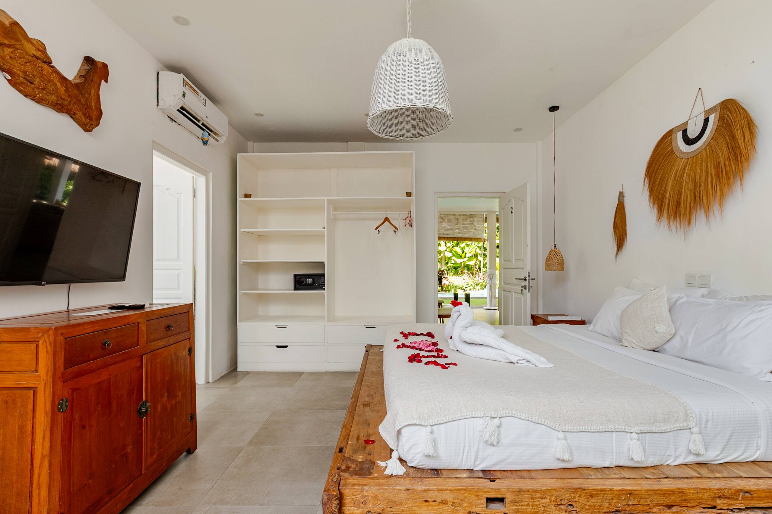 Tropical 6BR Pool Villa • Heart of Seminyak 31