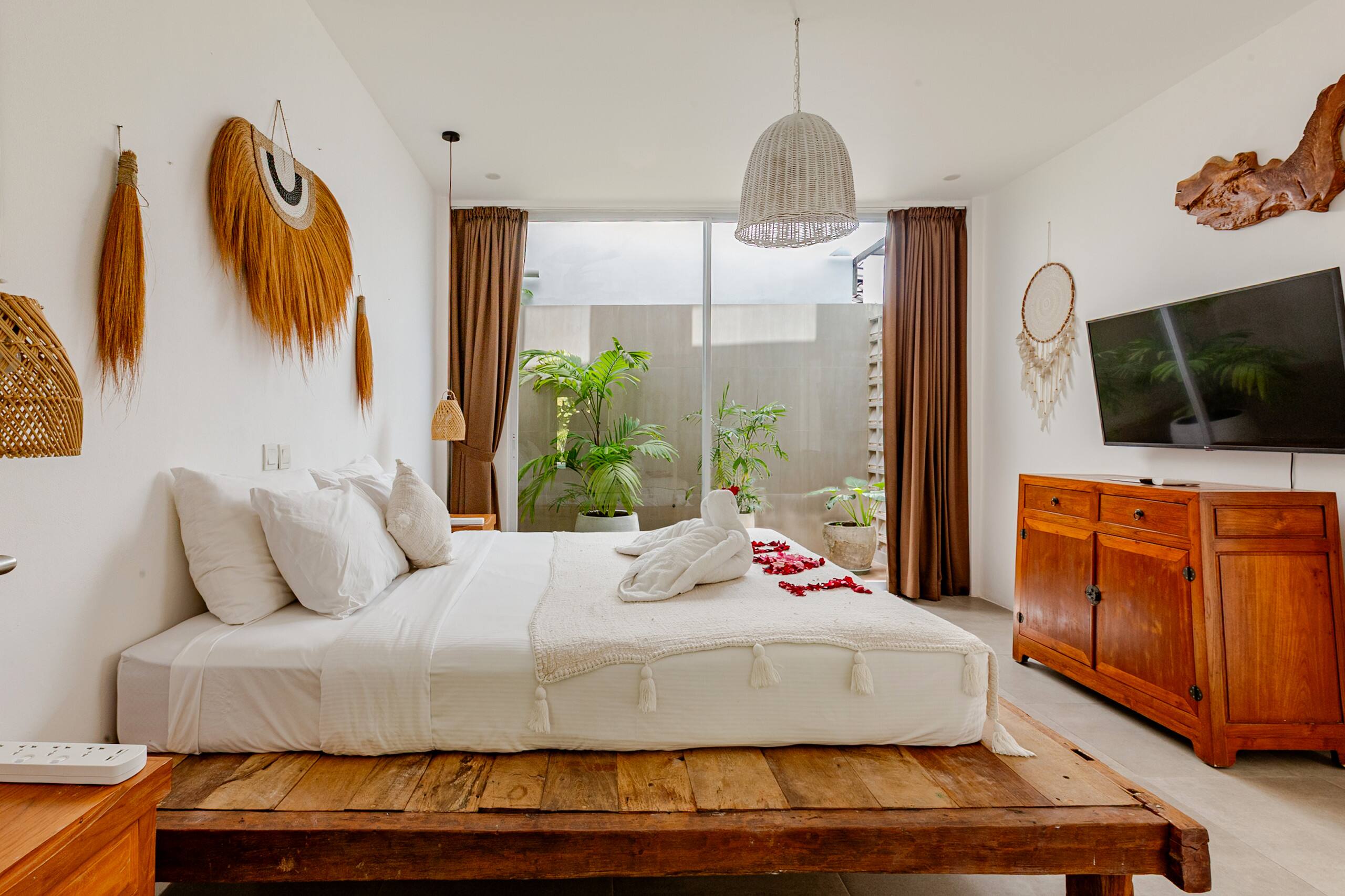 Tropical 6BR Pool Villa • Heart of Seminyak 32