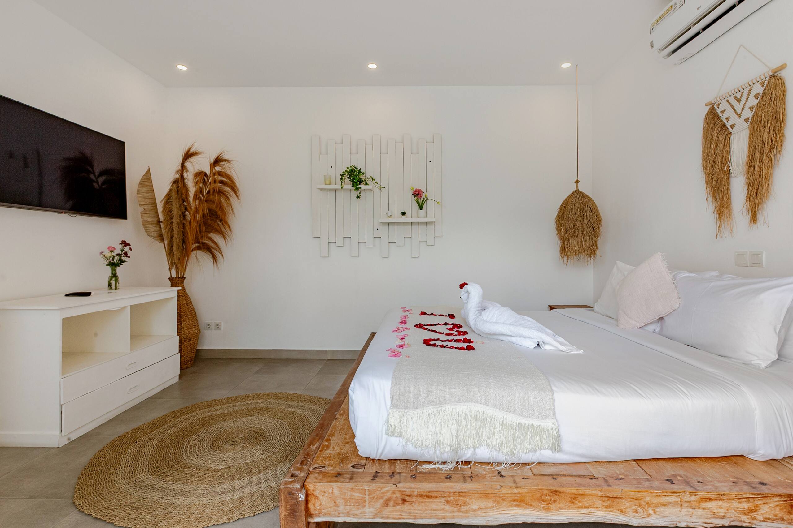 Tropical 6BR Pool Villa • Heart of Seminyak 38
