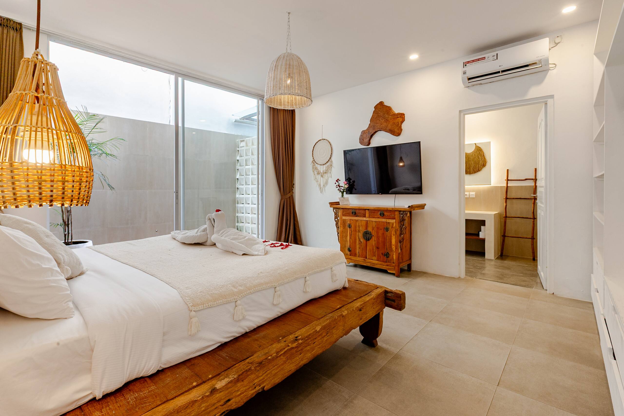 Tropical 6BR Pool Villa • Heart of Seminyak 36