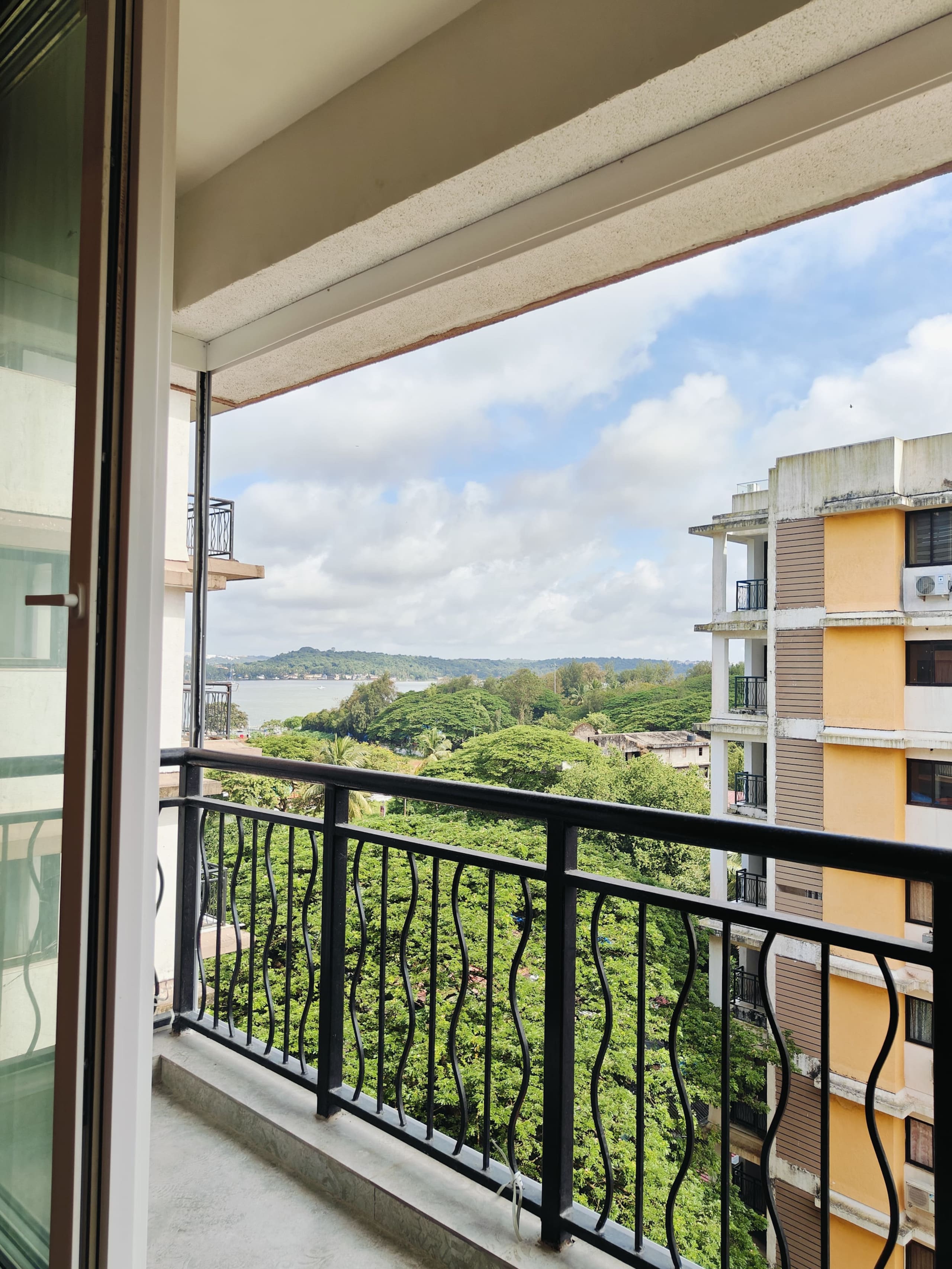 Sea Facing 1Bhk • Sea Breeze Balcony • Casino View 23