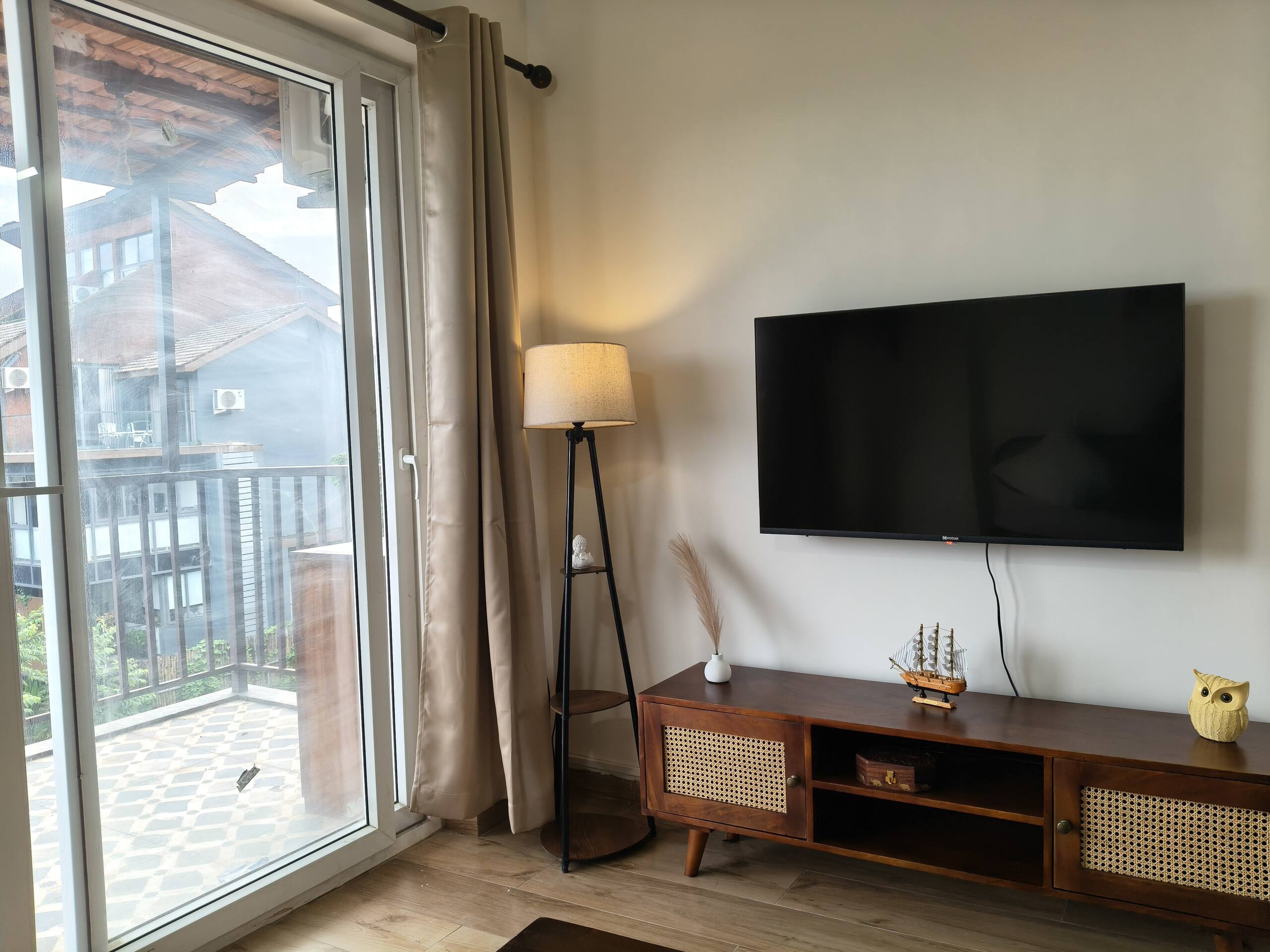 Serene 1BHK with Lush green views 4