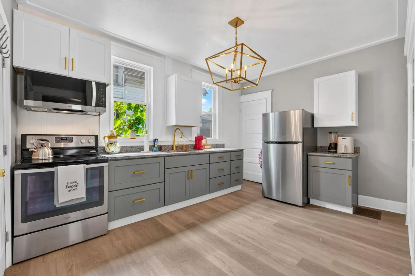 Downtown Columbus l Pet Friendly group stay 3