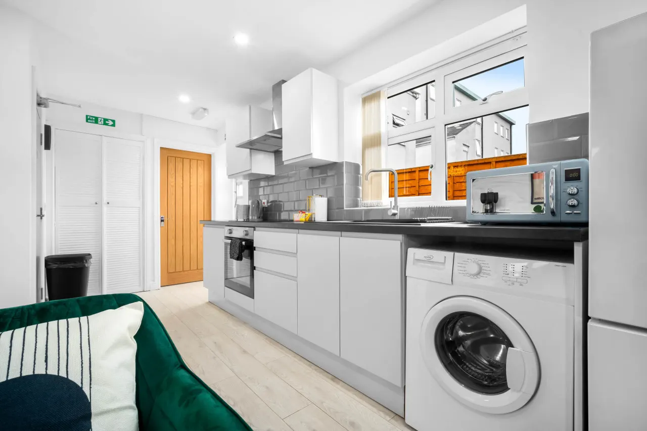 Modern 3 Bedroom Apartment - Terrace - WiFi - Smart TV 9
