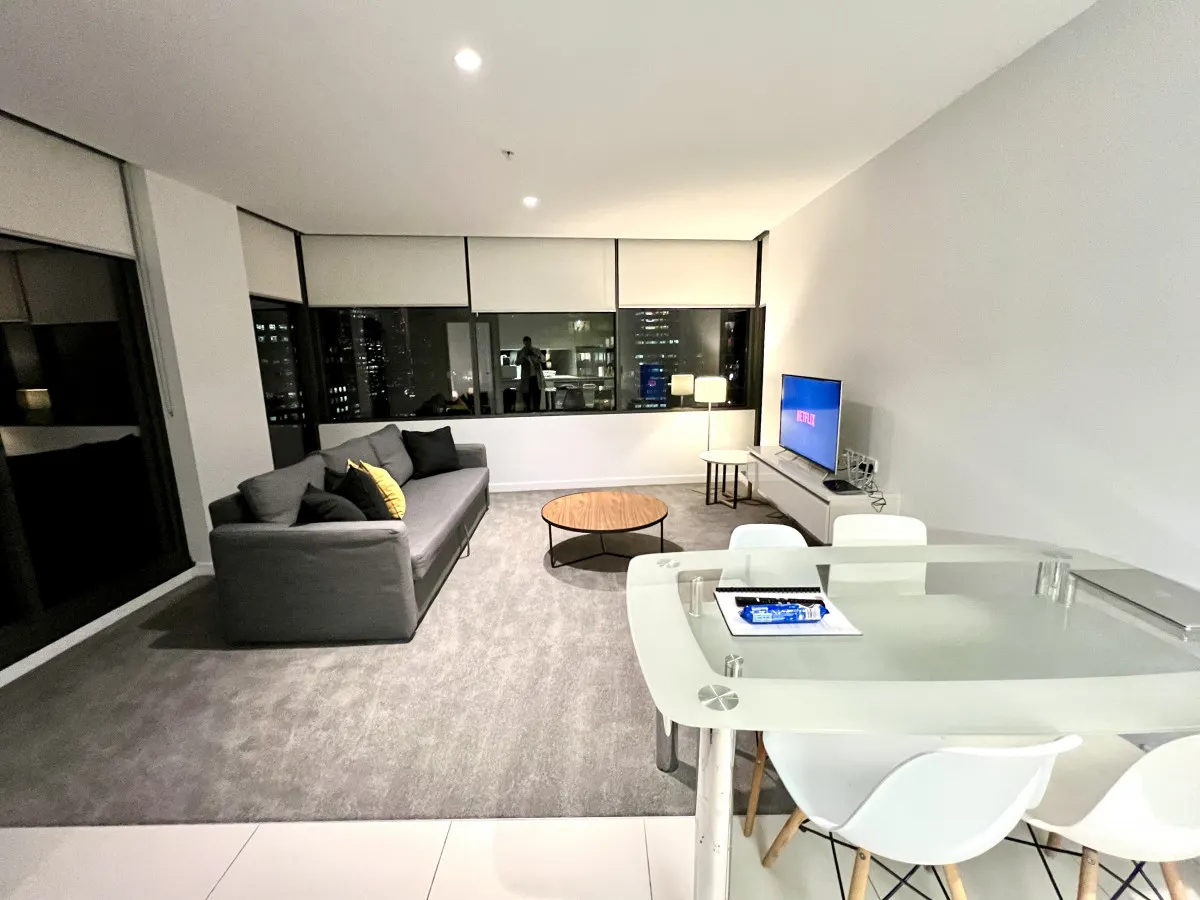 Stunning City View 2BR in CBD 3