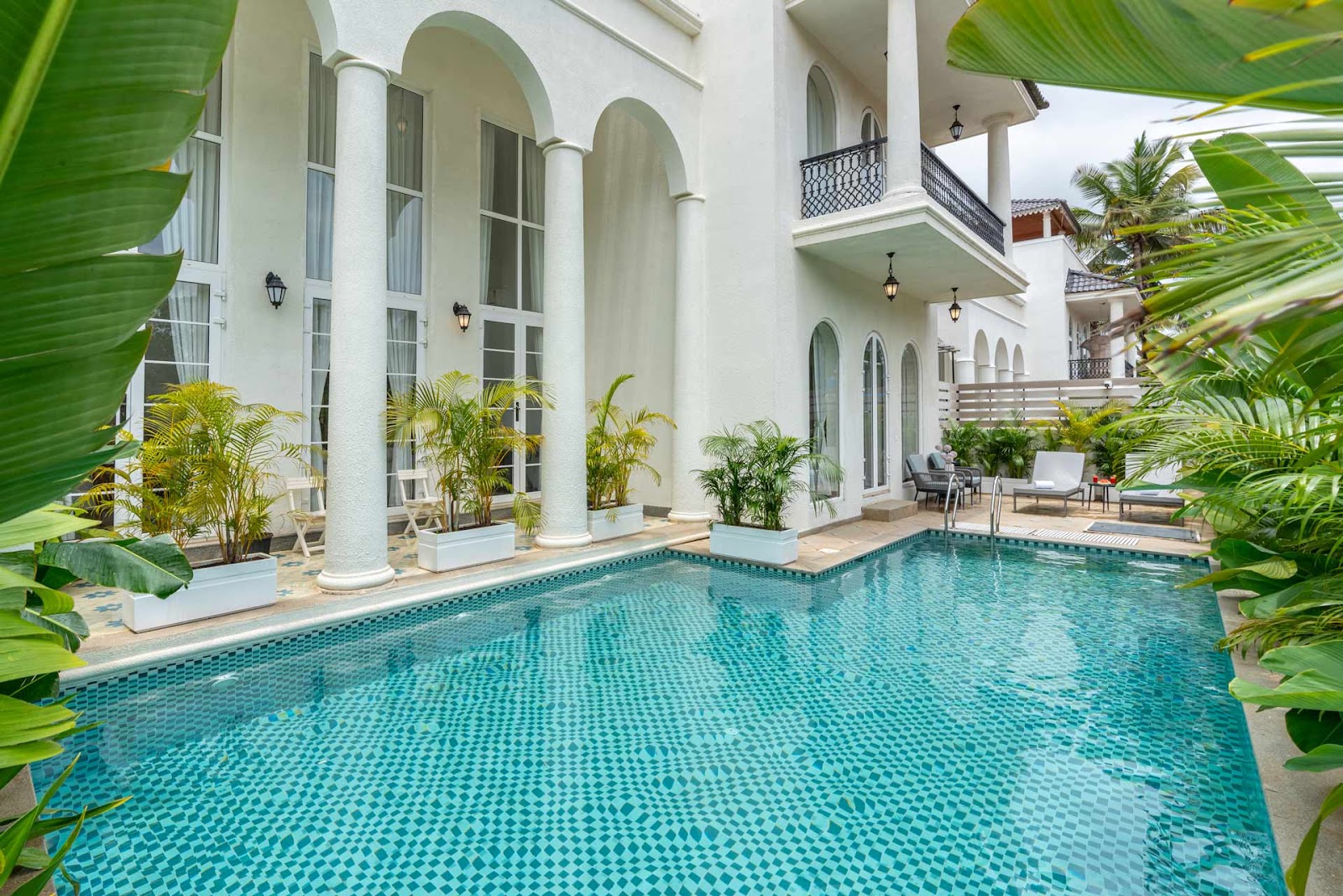 StayVista at Casa Rishay w/ Infinity Pool, BBQ 1