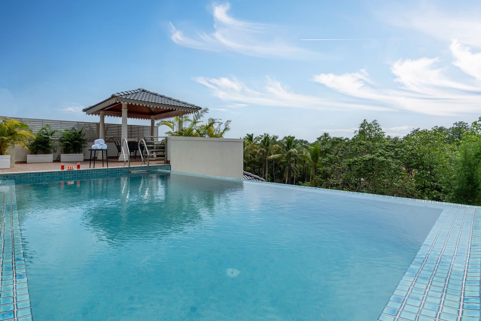 StayVista at Casa Rishay w/ Infinity Pool, BBQ 3
