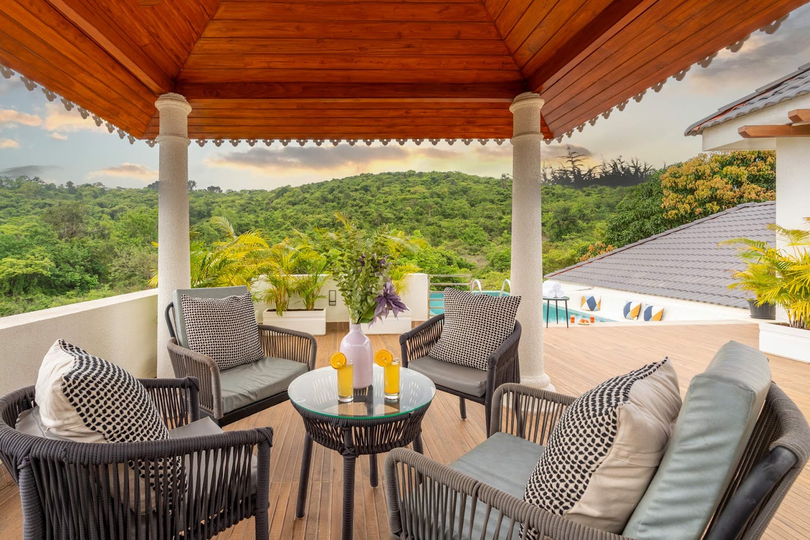 StayVista at Casa Rishay w/ Infinity Pool, BBQ 7