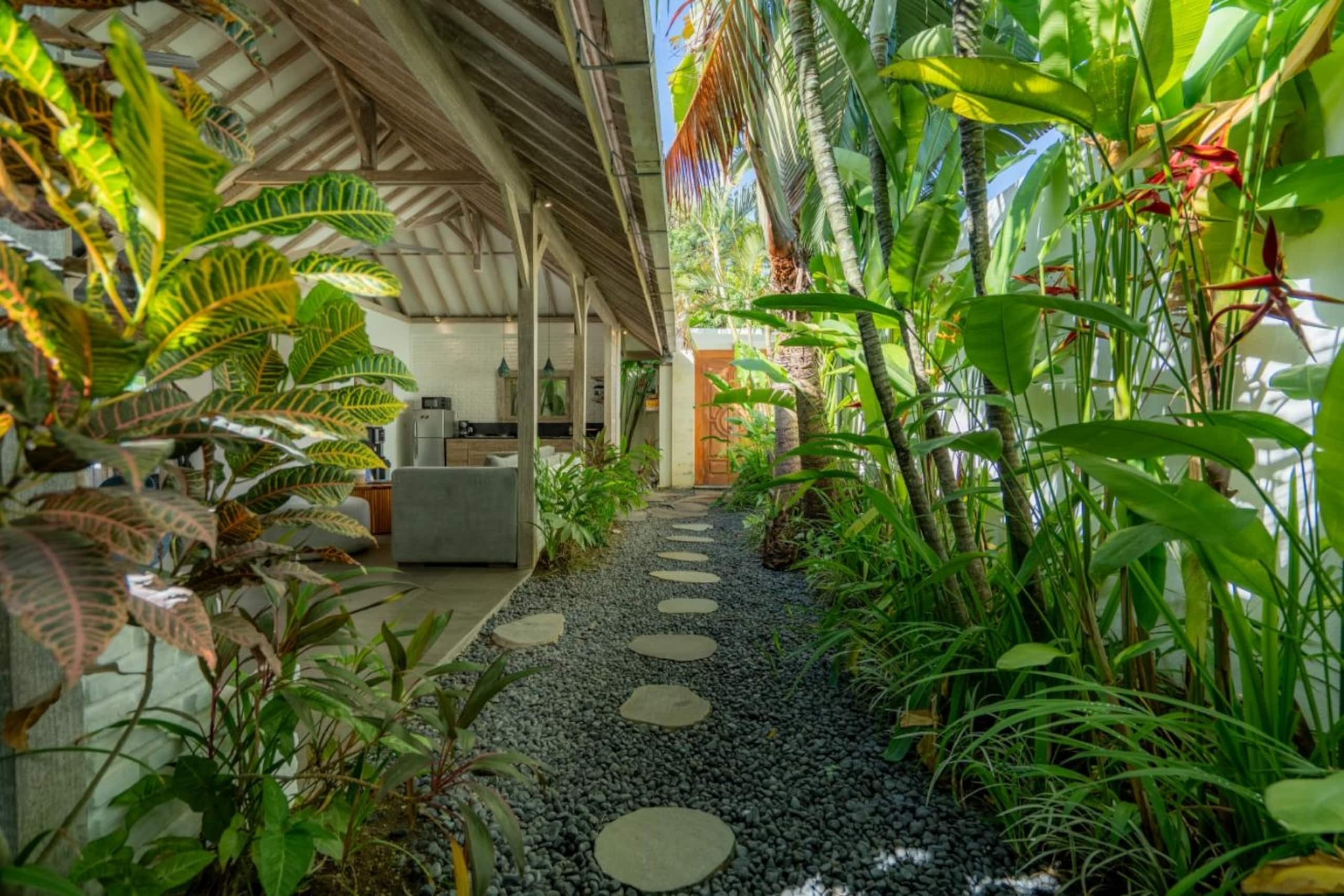 Modern Tropical 2BR Villa Near Pererenan Beach 33