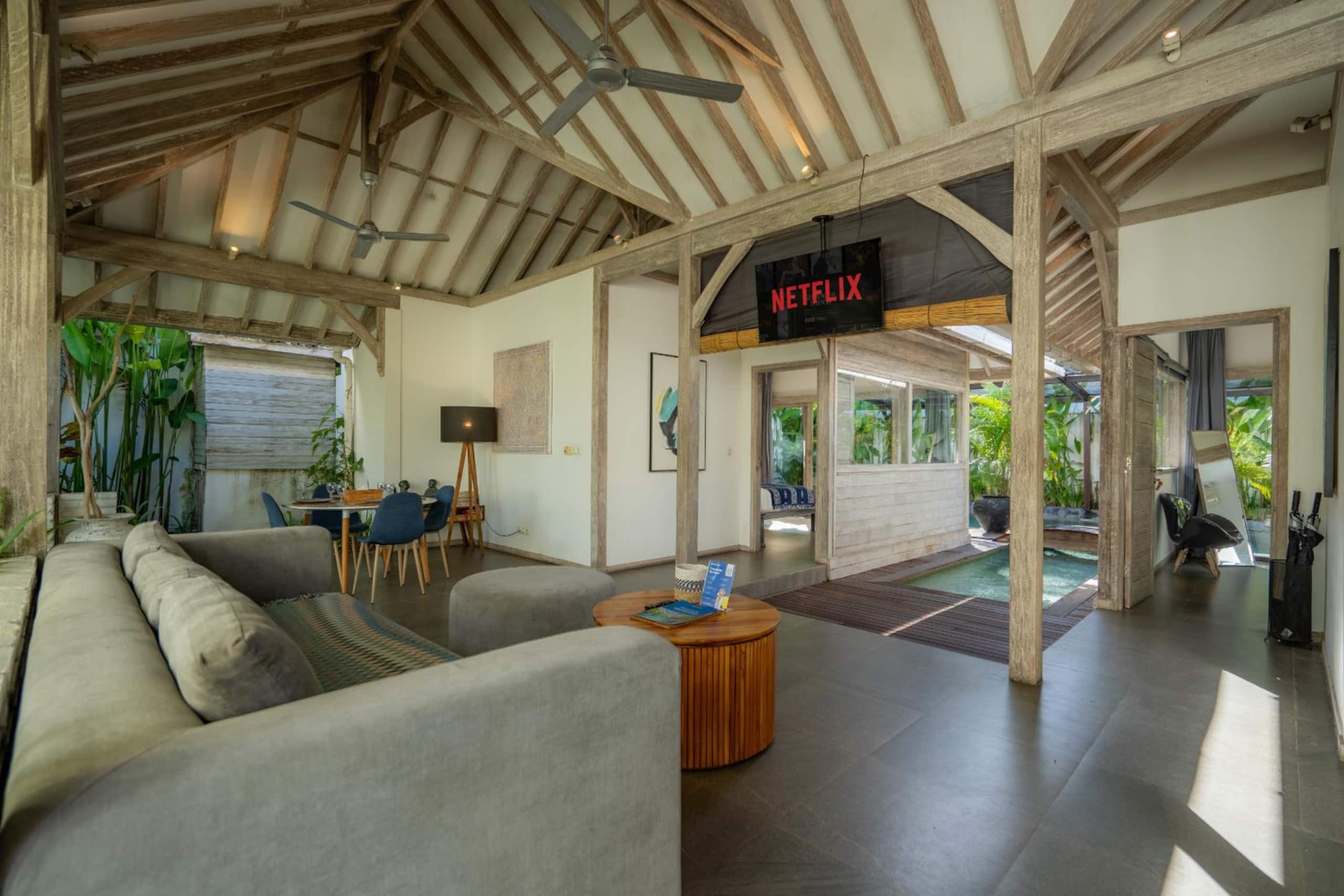 Modern Tropical 2BR Villa Near Pererenan Beach — photo 3