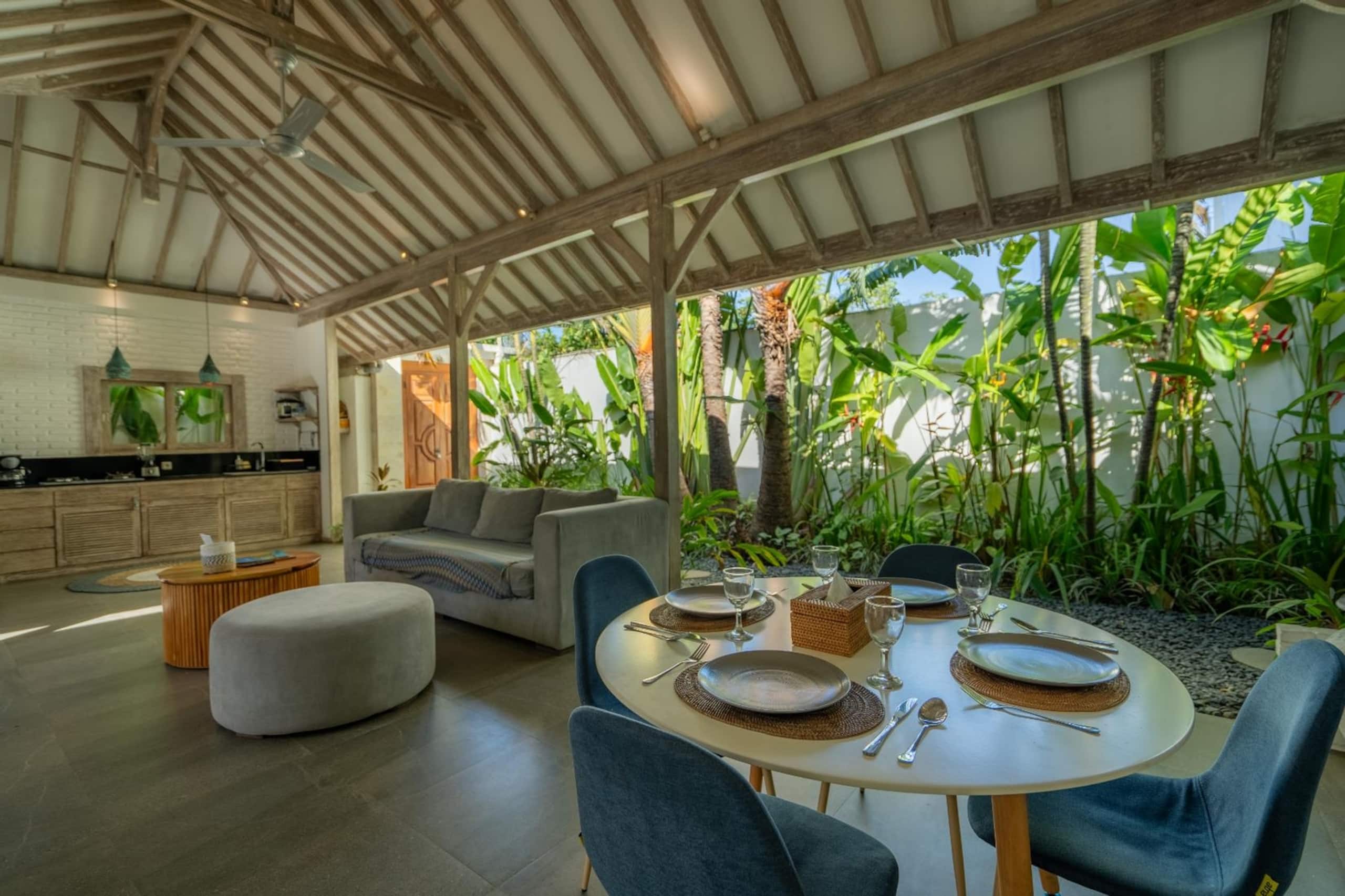 Modern Tropical 2BR Villa Near Pererenan Beach 15