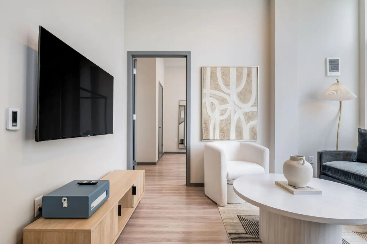 Brand New Modern 2BD Loft Apt 9