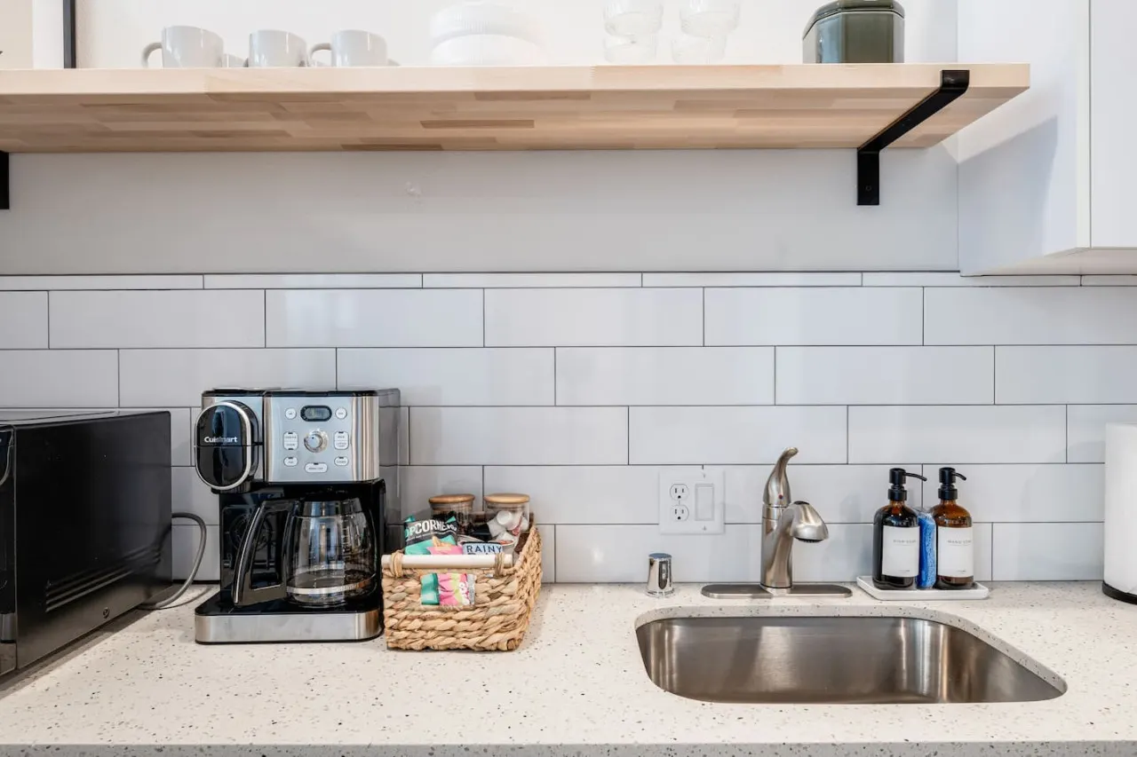 Brand New Modern 2BD Loft Apt 16