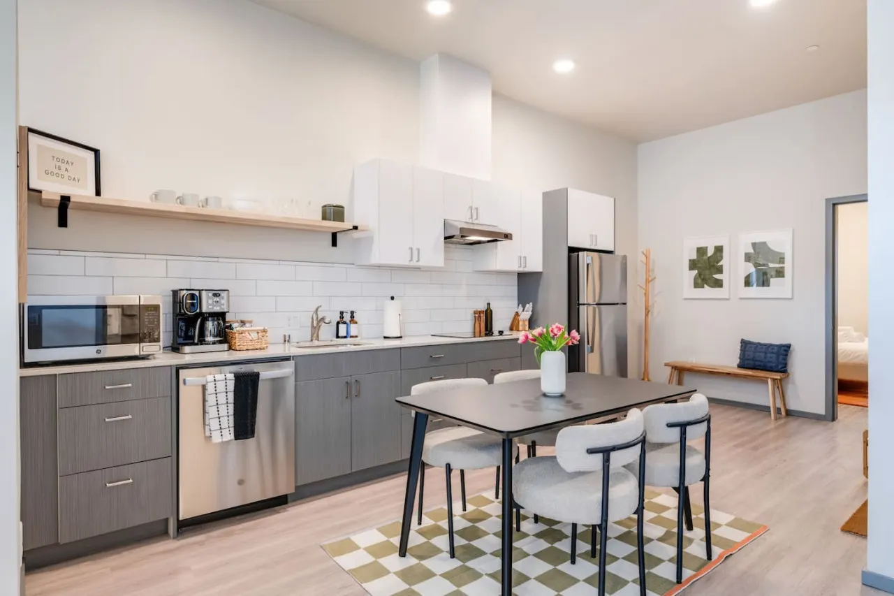 Brand New Modern 2BD Loft Apt 5