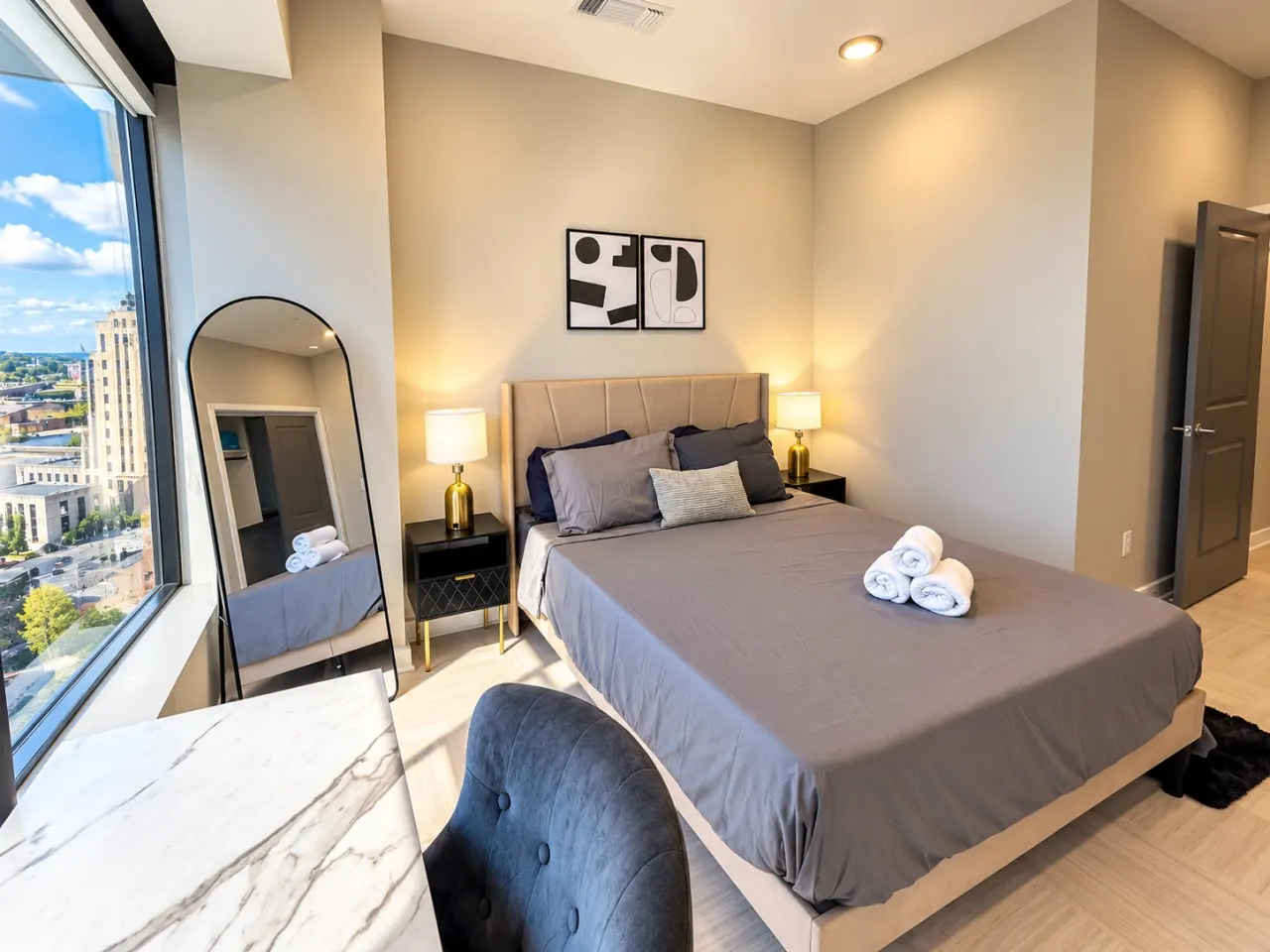 Downtown Afterglow 2 Queen 2BR 12
