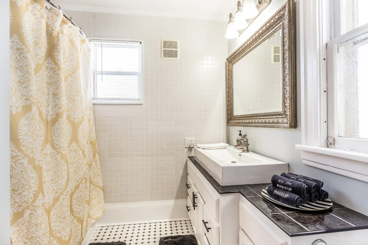 Serenity Sauna Retreat just blocks from downtown 16