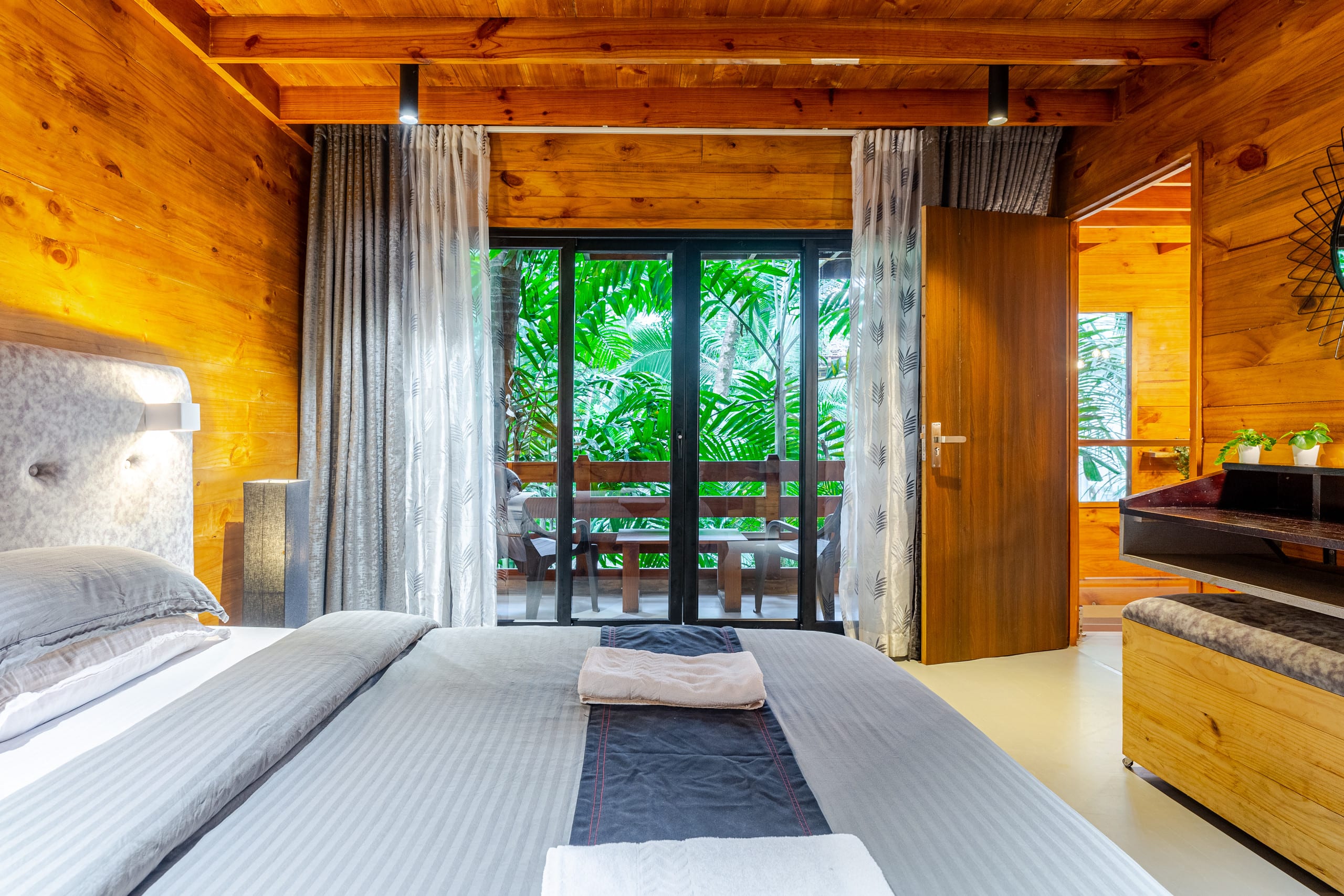 Woodnest GOA with Hydro-Tub 28